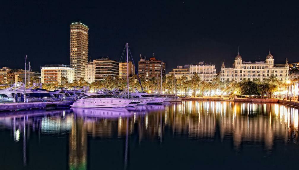 Centrico Y Espacioso Piso En Barrio Tranquilo Alicante Dış mekan fotoğraf
